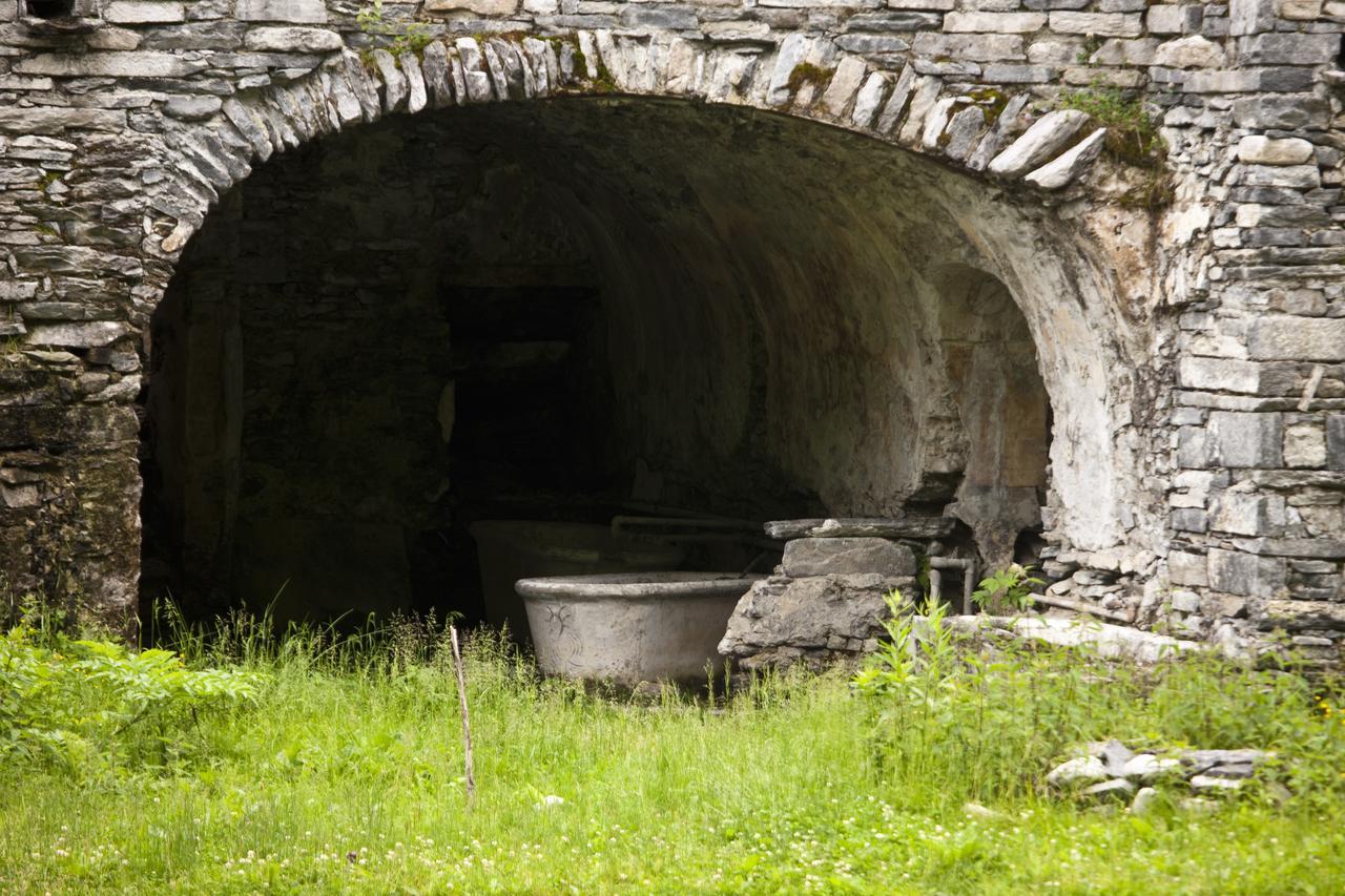 Palazzo Gamboni Swiss Historic Hotel Comologno エクステリア 写真