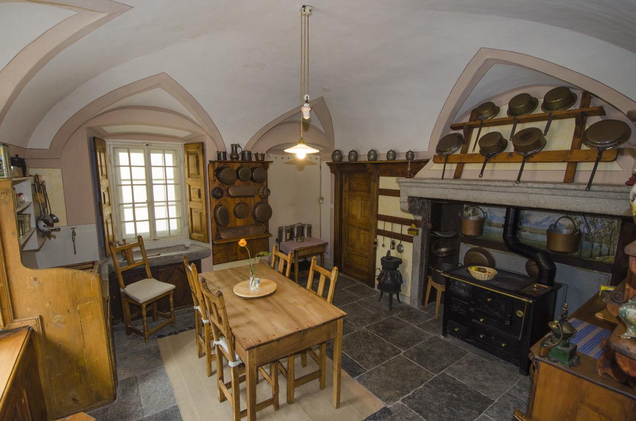 Palazzo Gamboni Swiss Historic Hotel Comologno エクステリア 写真